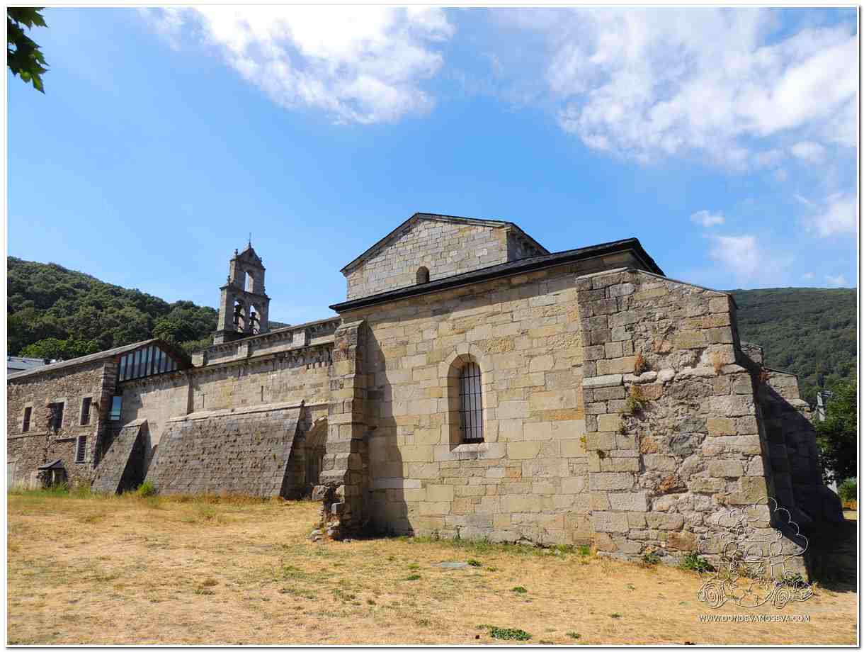 Monasterio cisterciense de San Martín de Castañeda frente al Lago de Sanabria