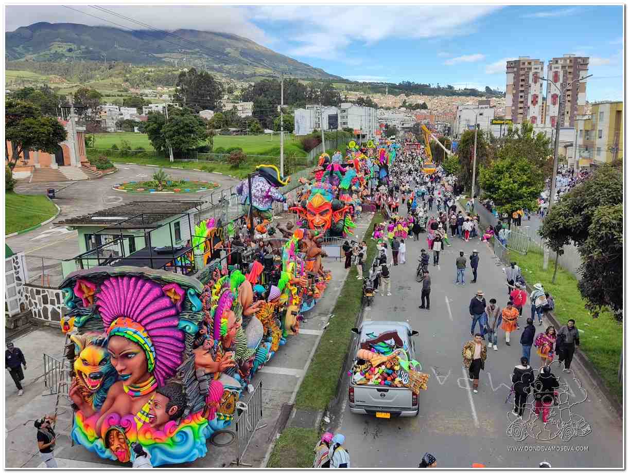 Carrozas monumentales en la Senda del Carnaval de Negros y Blancos de Pasto