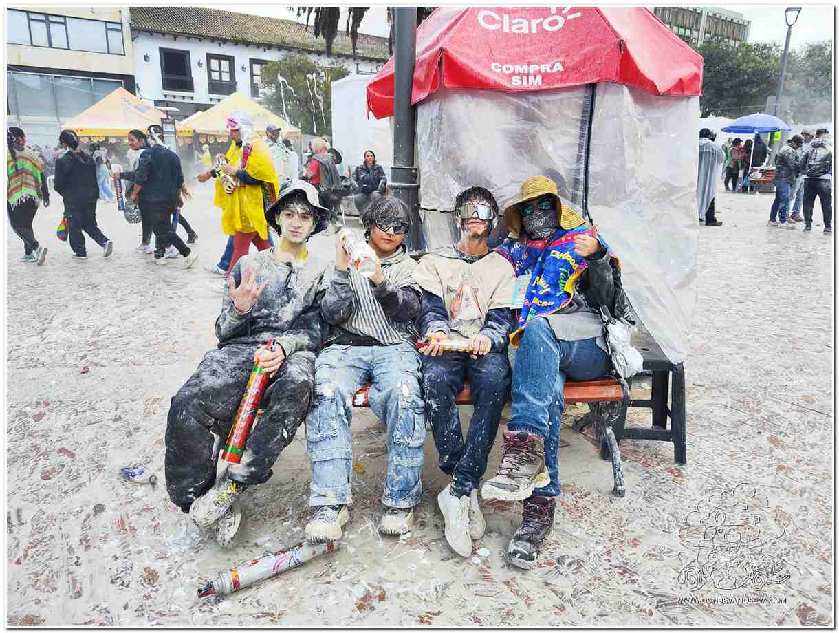 Plaza de Nariño de Pasto, corazón de la ciudad, bajo el talco y la carioca