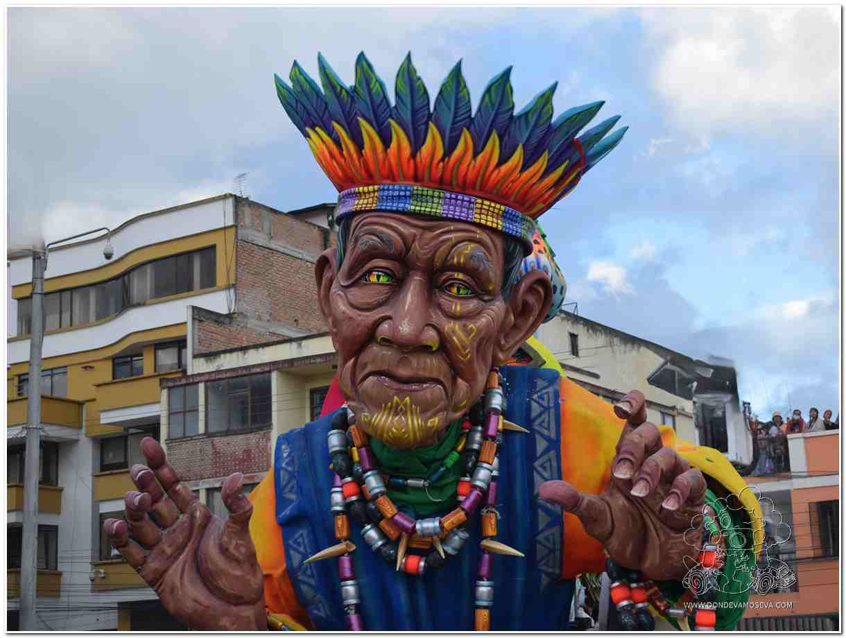 Detalle de escultura móvil en carroza ganadora del carnaval 2025