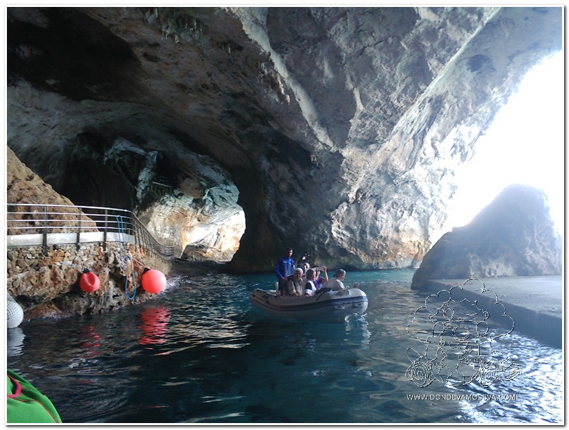 Interior de las Grutas del Bue Marino en la costa de Cala Gonone