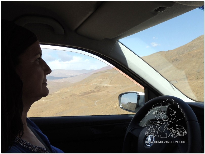 Conducir por el Atlas marroquí, el impacto del coche debe ser el mínimo