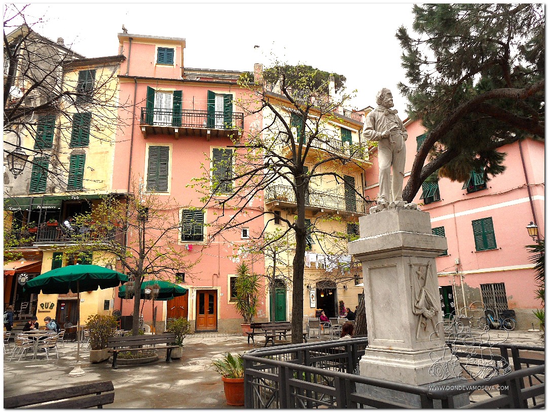 Plaza Garibaldi en el casco antiguo de Monterosso al Mare