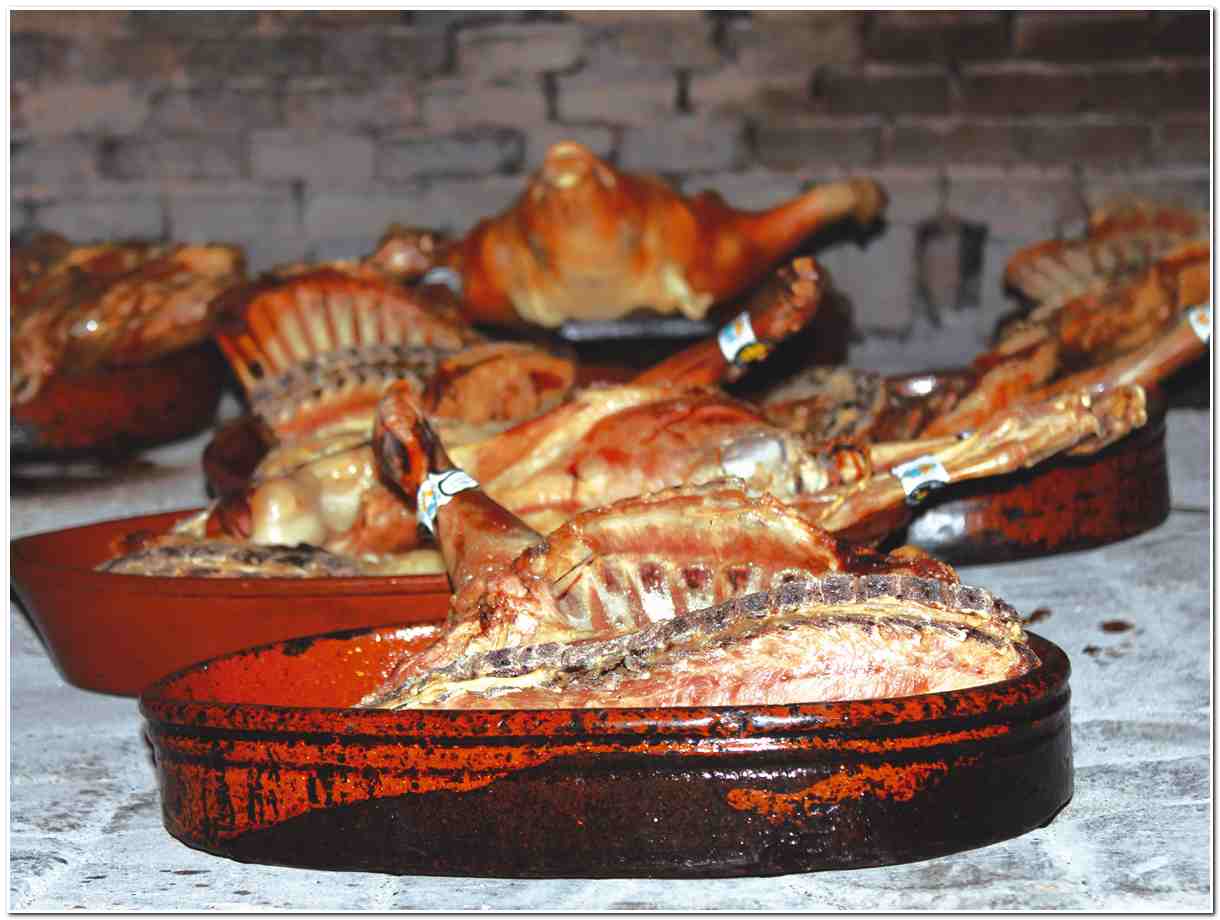 Plato de cordero al horno de leña en Riza, pueblo gastronómico de MAdrid
