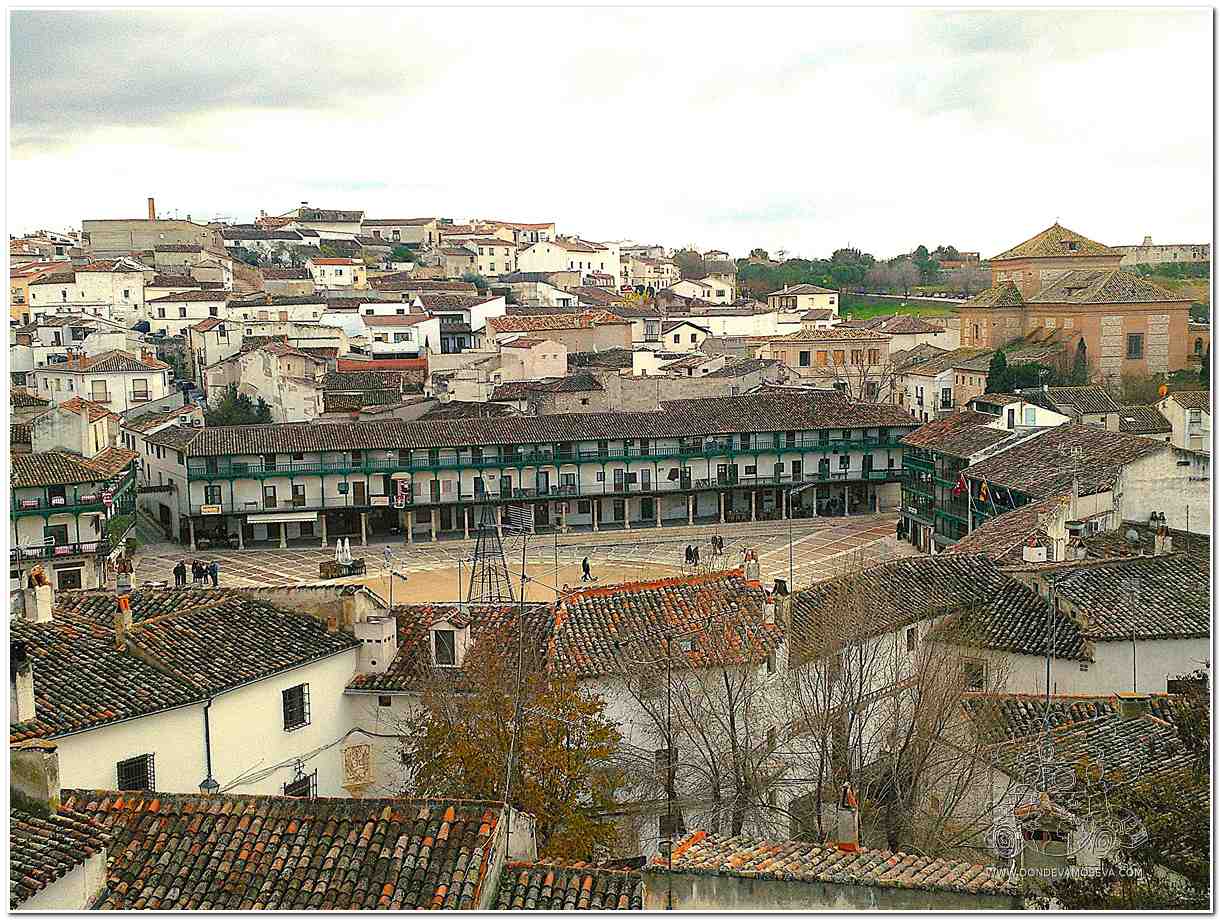 Plaza Mayor de Chinchón escenario de la representación de la Pasión