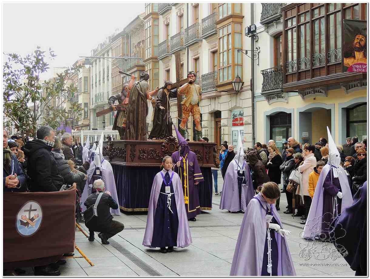 Procesión de Los Pasos de Semana Santa en el casco histórico de Palencia