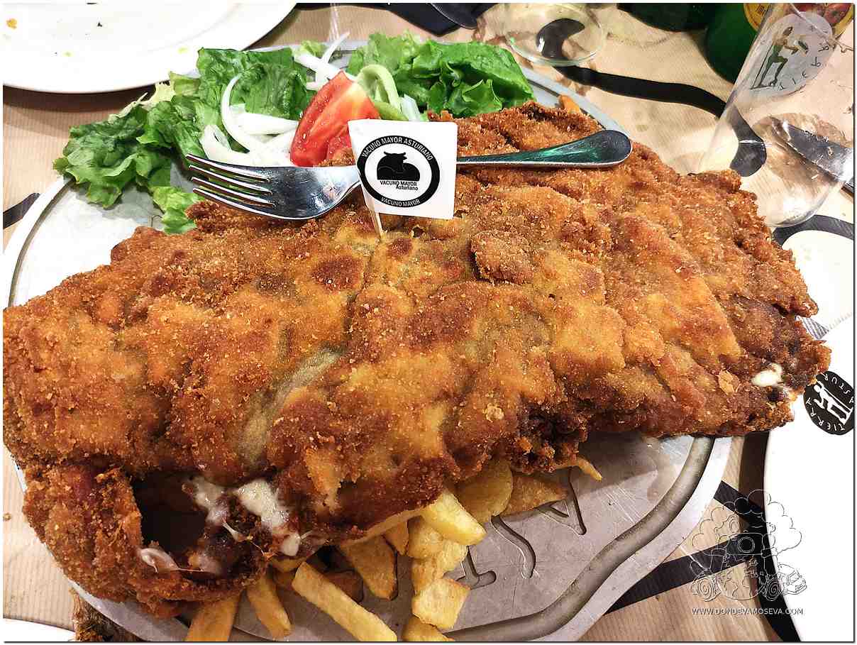 Gastronomía en Avilés, cachopo en sidrería