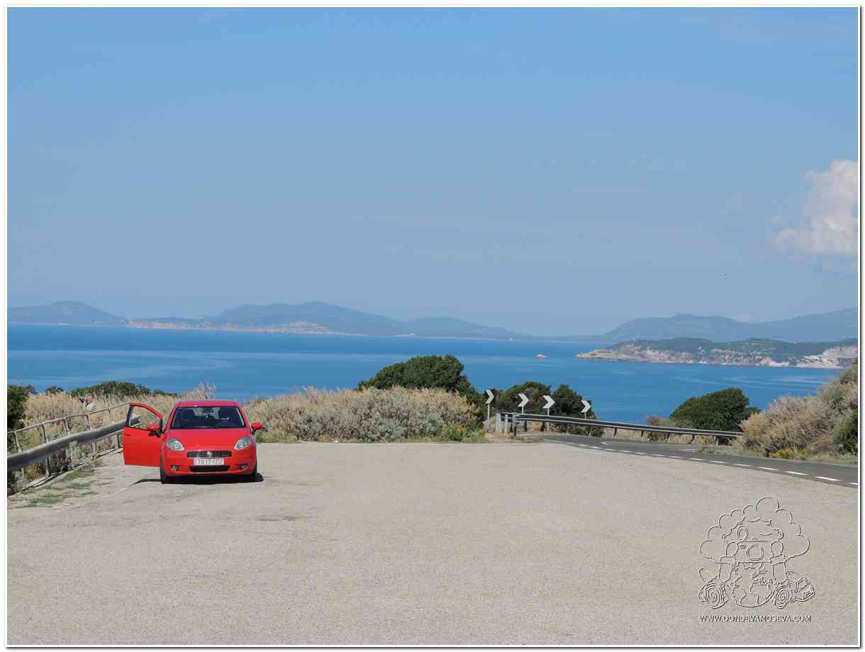 Carretera panorámica entre Alghero y Bosa en nuestro road trip Cerdeña
