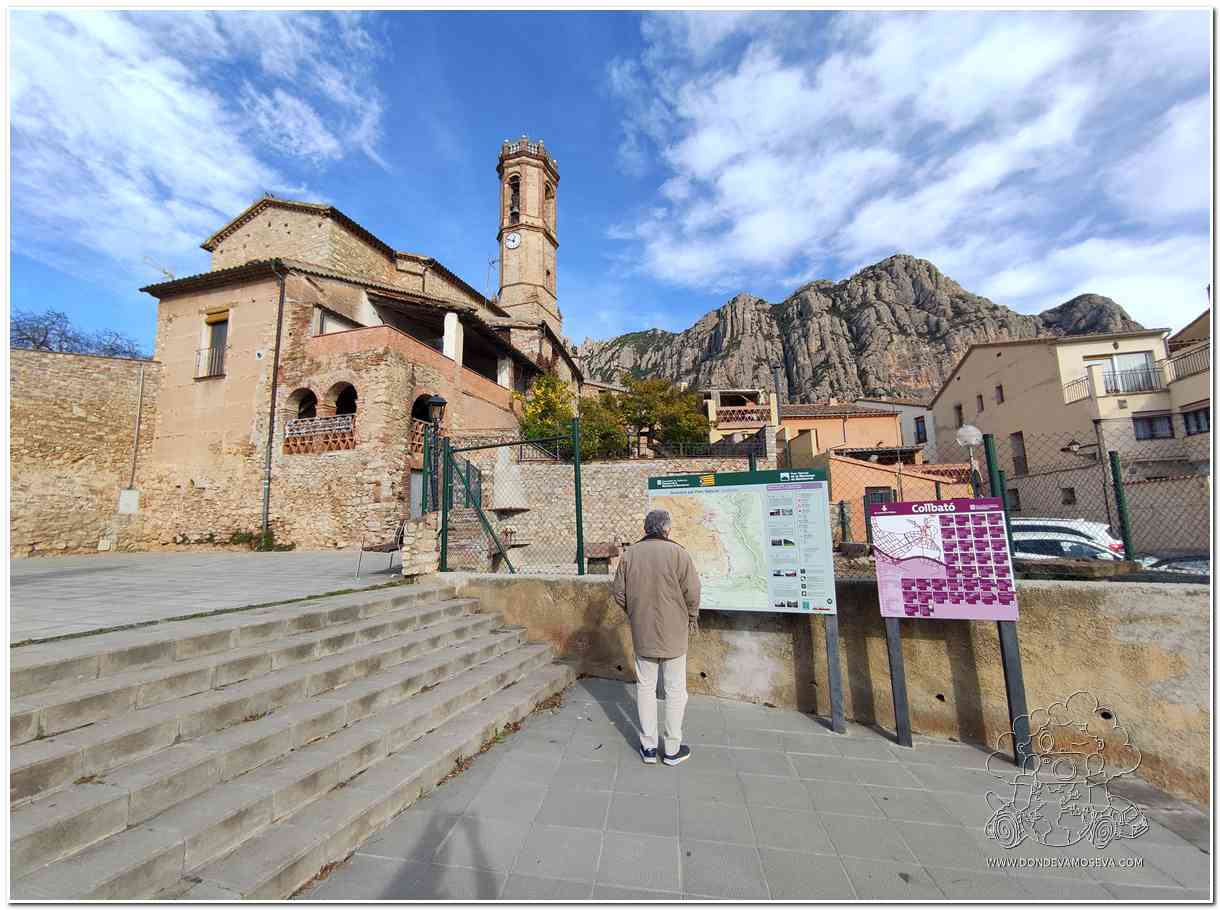 Pueblo de Collbató a los pies de la montaña de Montserrat