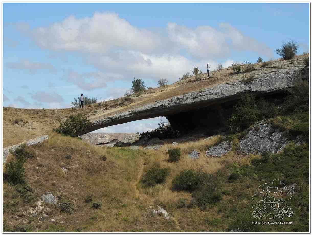 Depresión circular en la Dolina de Panizares, Geoparque Las Loras