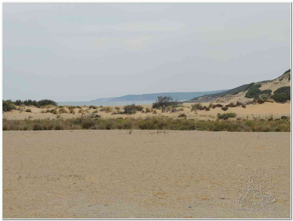 Dunas de arena de la playa de Piscinas en la Costa Verde