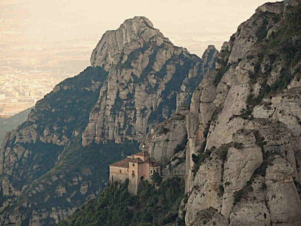 Paisaje geológico en uno de los geoparques de España reconocidos por la UNESCO