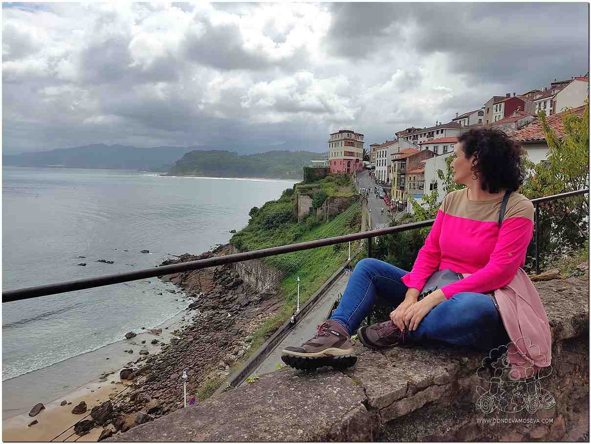 vista de Lastres desde el mirador de San Roque en Asturias