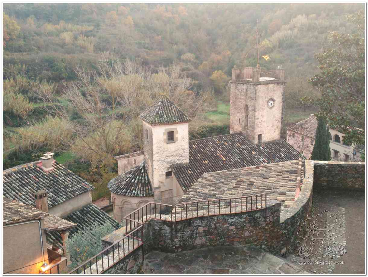 Núcleo medieval de Mura con la iglesia de Sant Martí en el Geoparque de la Cataluña Central