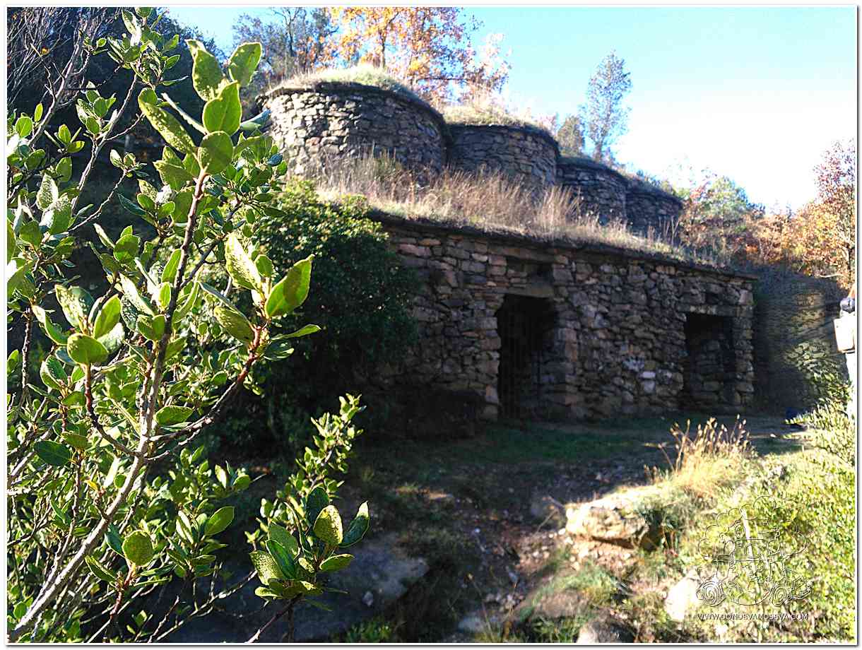 Tina de piedra seca para vino en el Parque Natural de Sant Llorenç del Munt i l’Obac