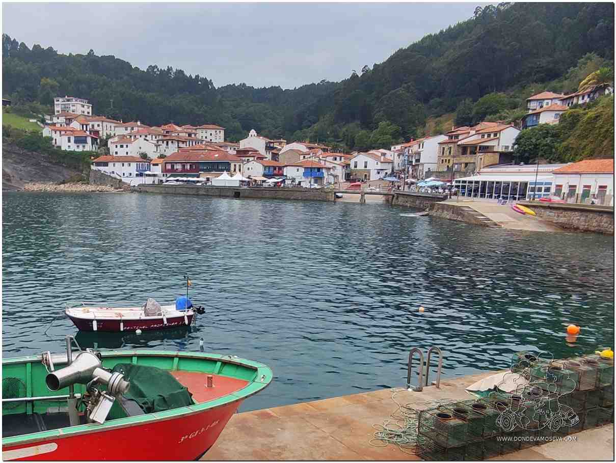 puerto pesquero de Tazones en la comarca de la sidra Asturias