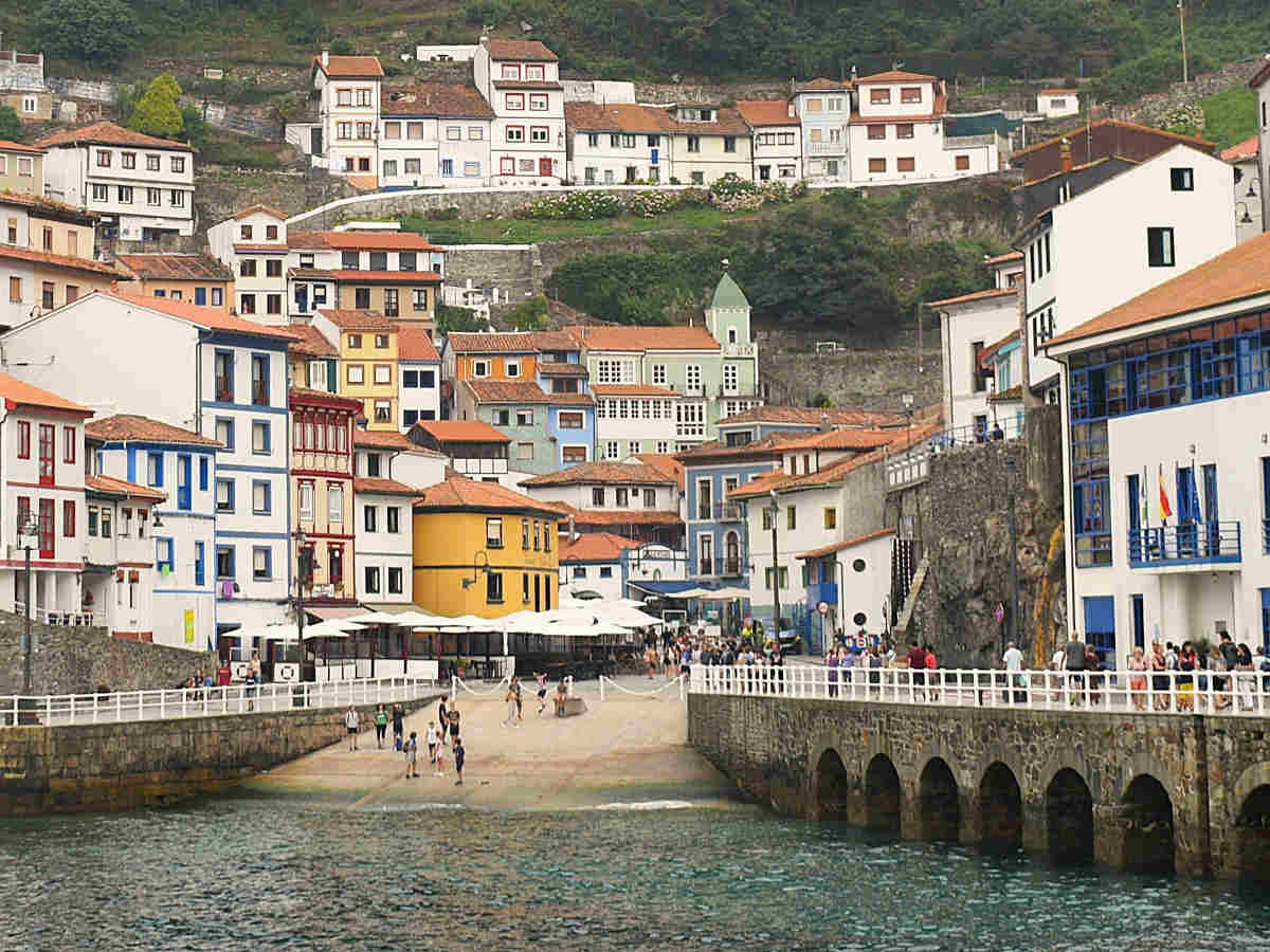 ruta en coche por la costa de Asturias en 3 días con vistas de Cudillero