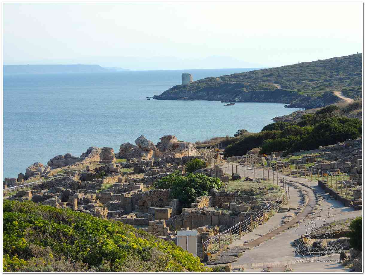 Yacimiento arqueológico de Tharros en la península del Sinis
