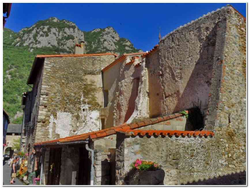 Calle comercial con tiendas artesanas en Villefranche-de-Conflent