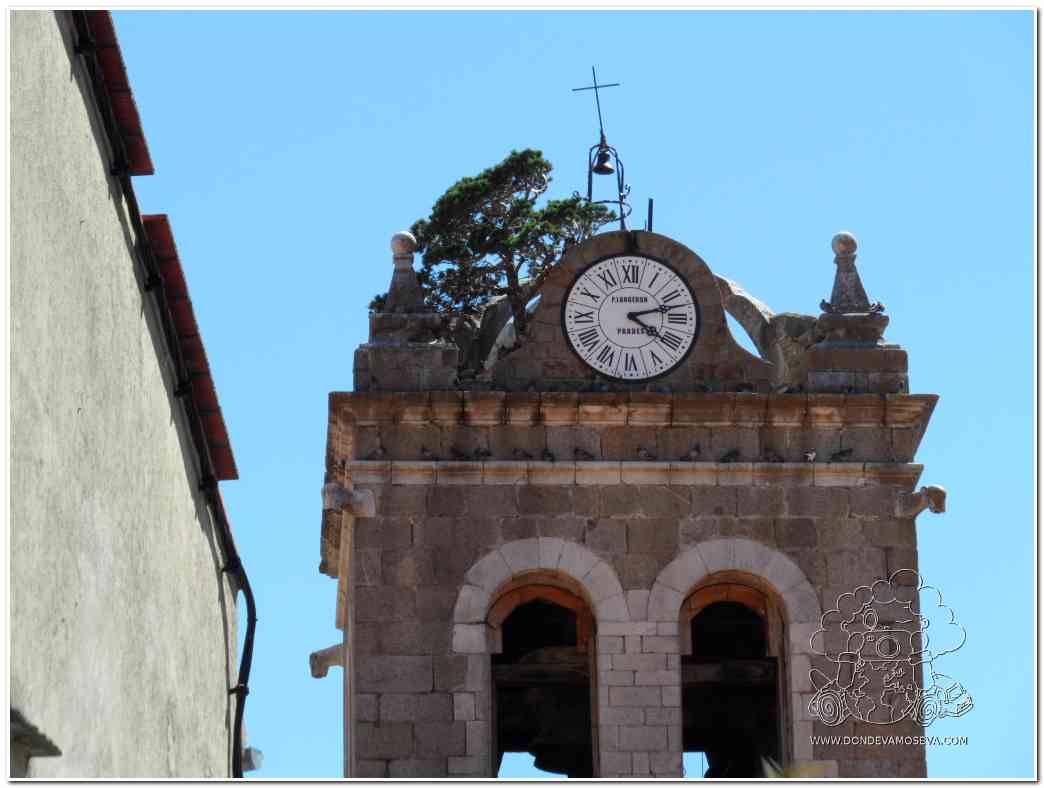 Campanario de la iglesia de Saint Julien en Mosset