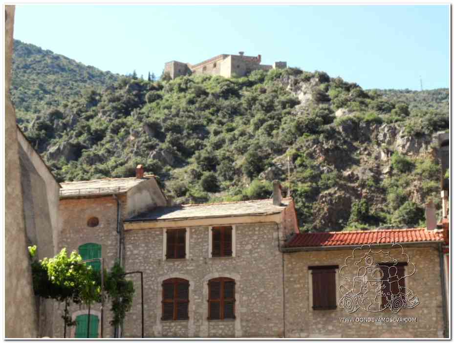 Villefranche con el Fuerte Libéria al fondo