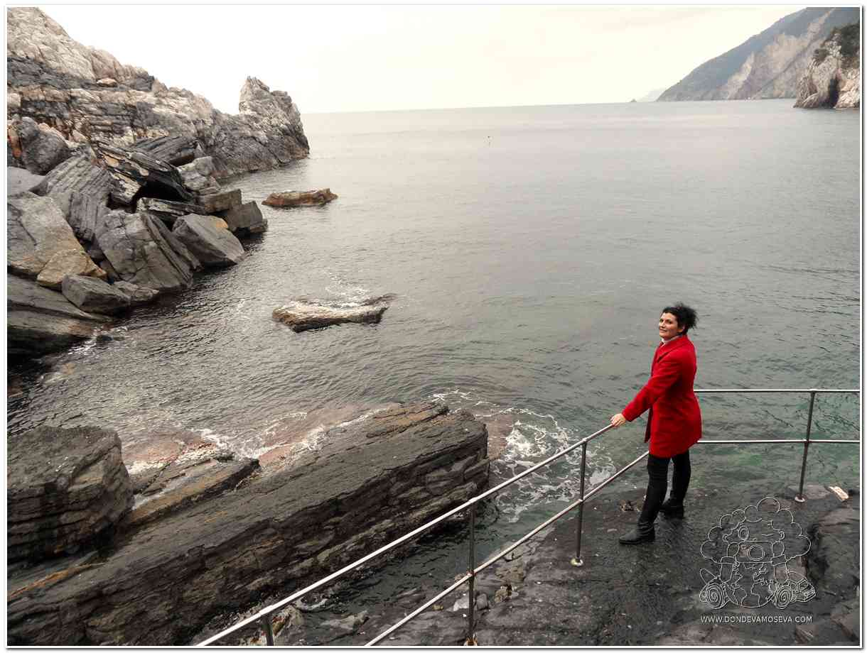 vista del golfo de los Poetas desde Portovenere en la costa de Liguria una inspiración para los libros de viaje