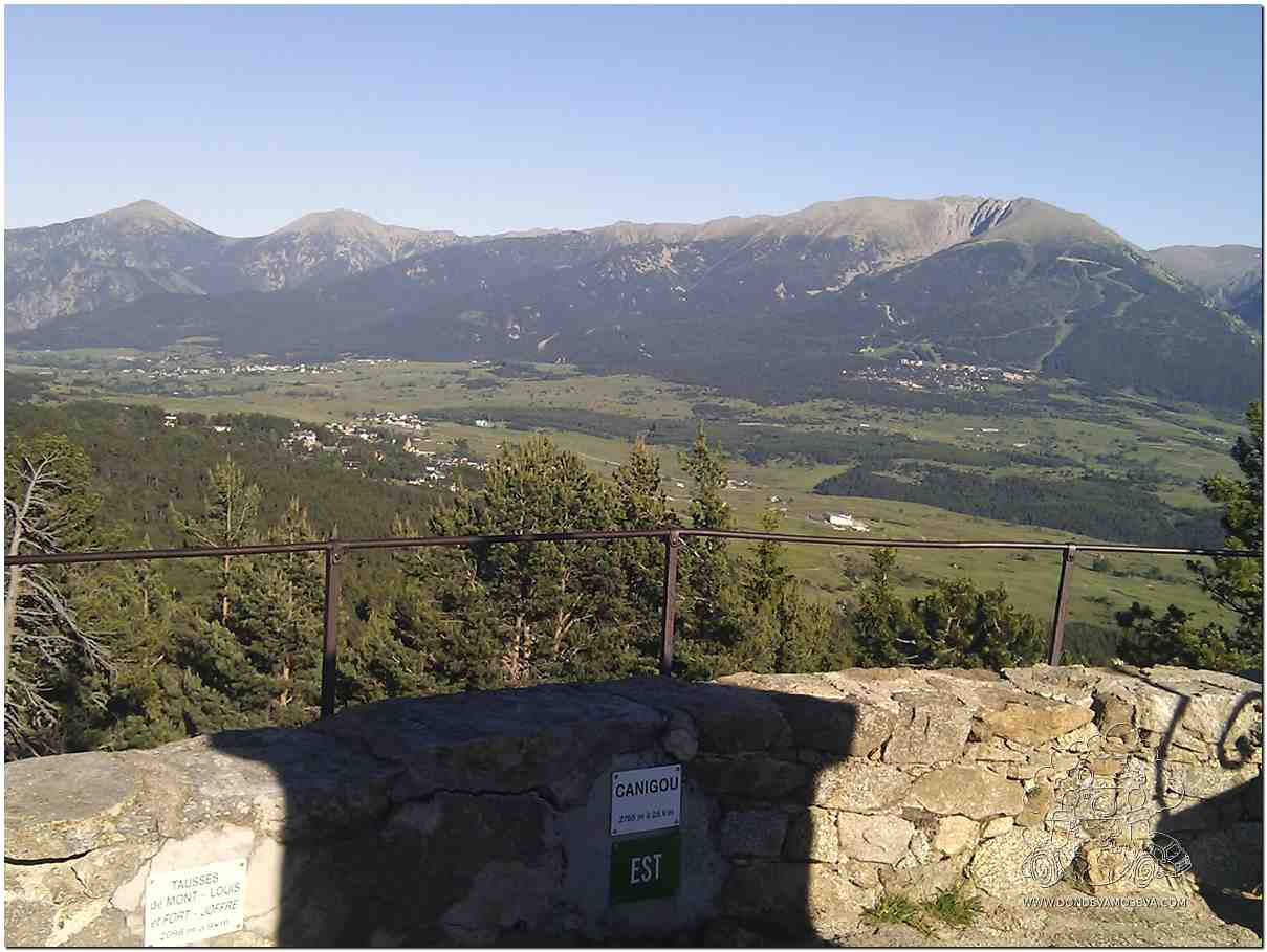 Vista del Canigó desde el mirador del Calvario en Font Romeu
