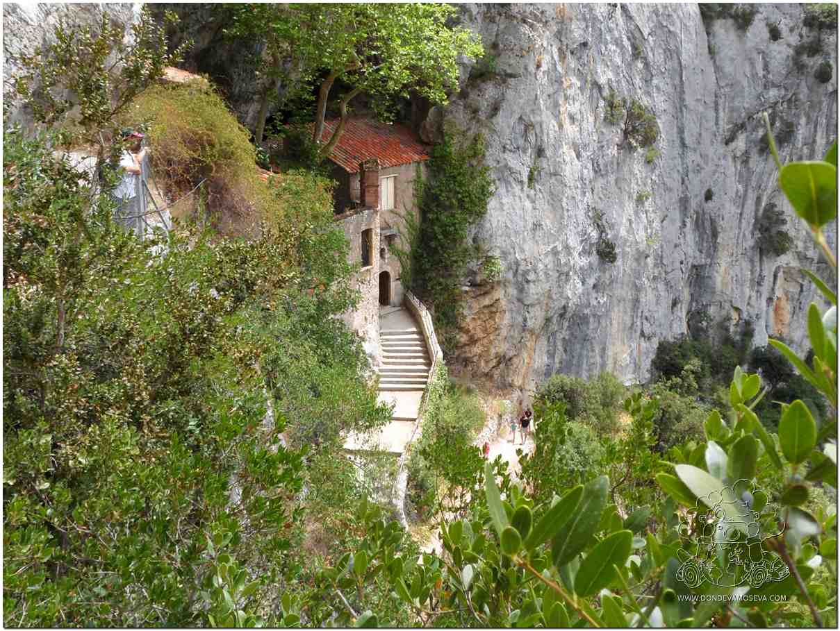 Santuario de Saint Antoine en las gargantas de Galamus
