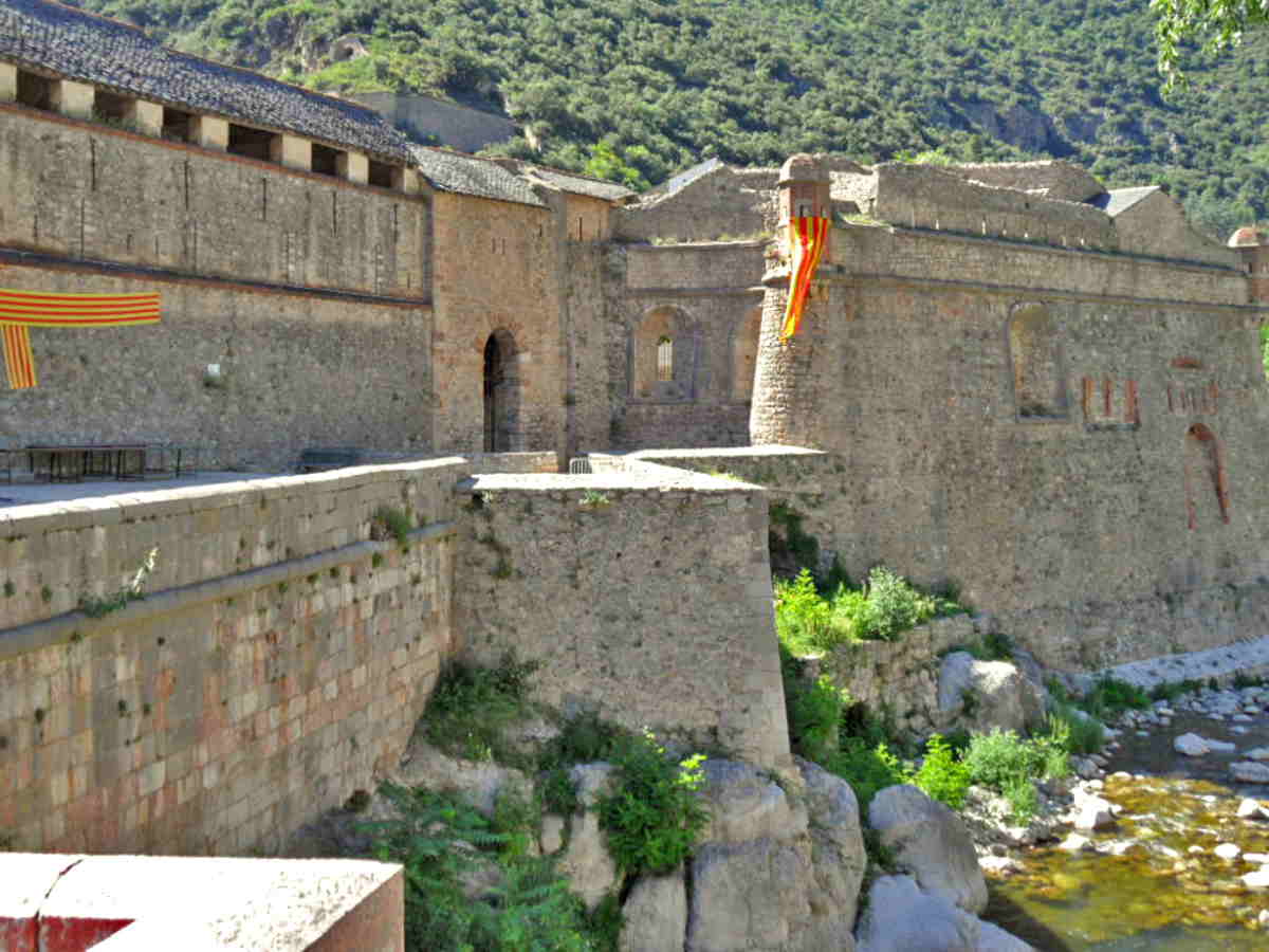 Murallas de Villefranche-de-Conflent vistas desde la carretera N-116