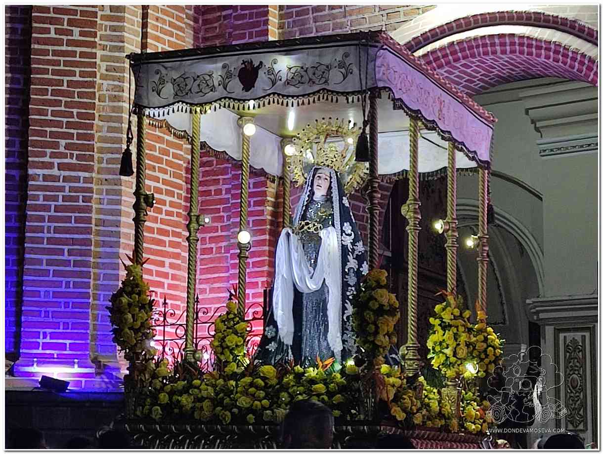 Paso de la Verónica en procesión de Semana Santa en Pasto