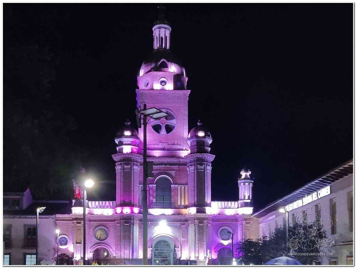 Iglesia de San Andrés iluminada durante la Semana Santa en Pasto