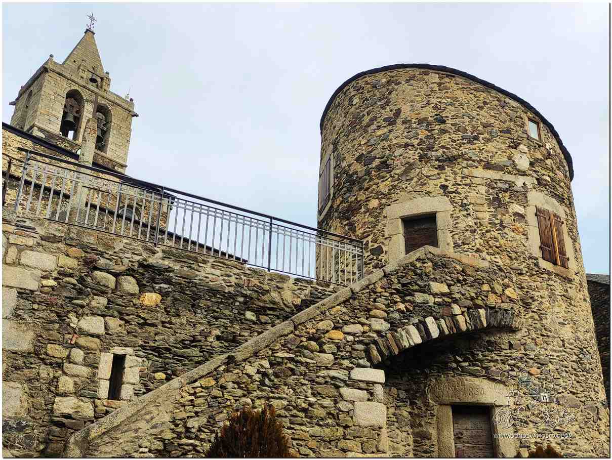 Iglesia de Nuestra Señora de los Ángeles y torre de Bernat So en Llívia