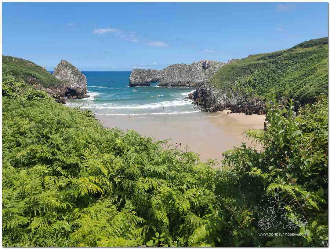 Panorámica de la playa de Pechón en Val de San Vicente
