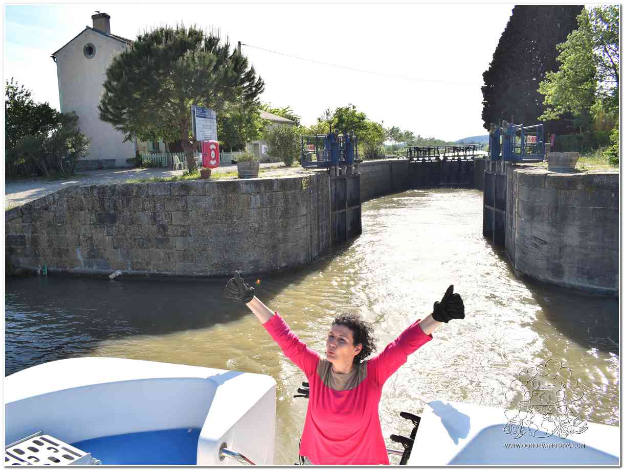 Celebrando el paso de una esclusa en el Canal du Midi