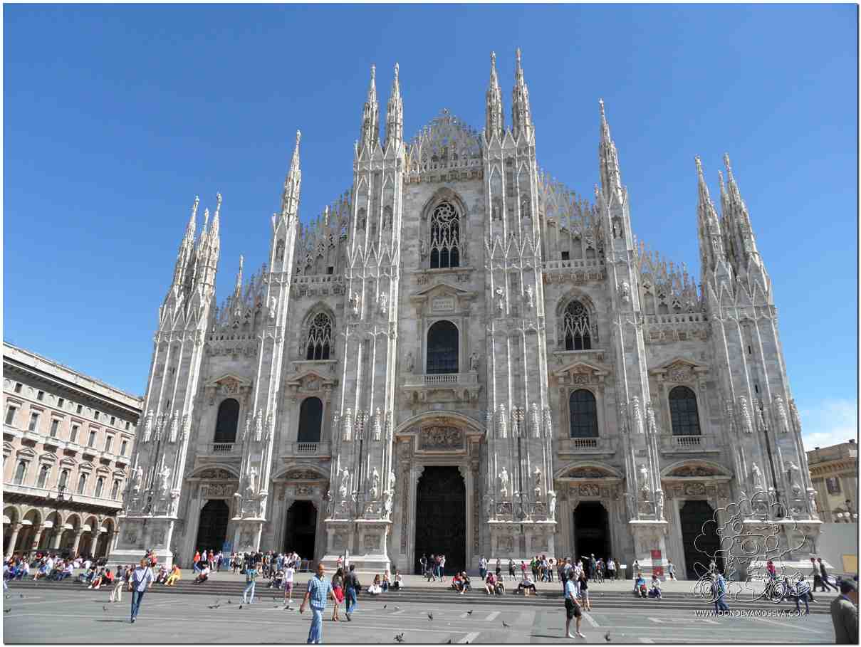 Catedral del Duomo de Milán durante un día de verano