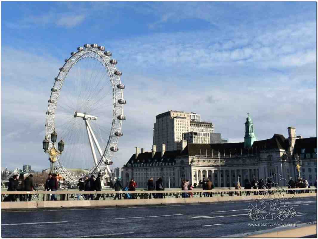 London Eye durante un día de verano en Londres