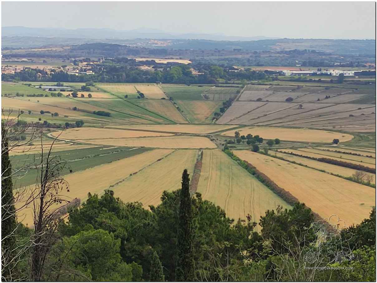 Vista panorámica del estanque de Montady junto al túnel de Malpas en el Canal du Midi