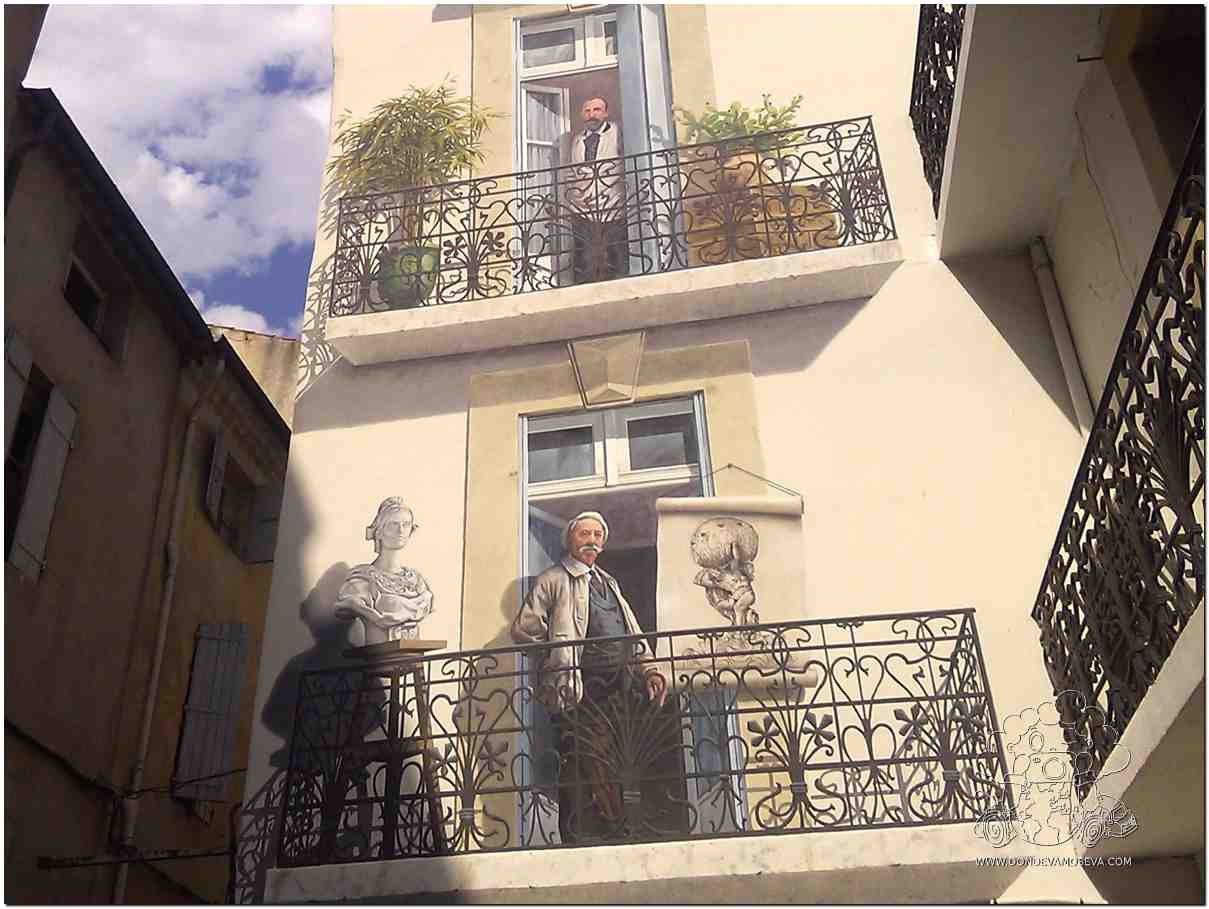 Mural trampantojo en las calles del casco histórico de Béziers