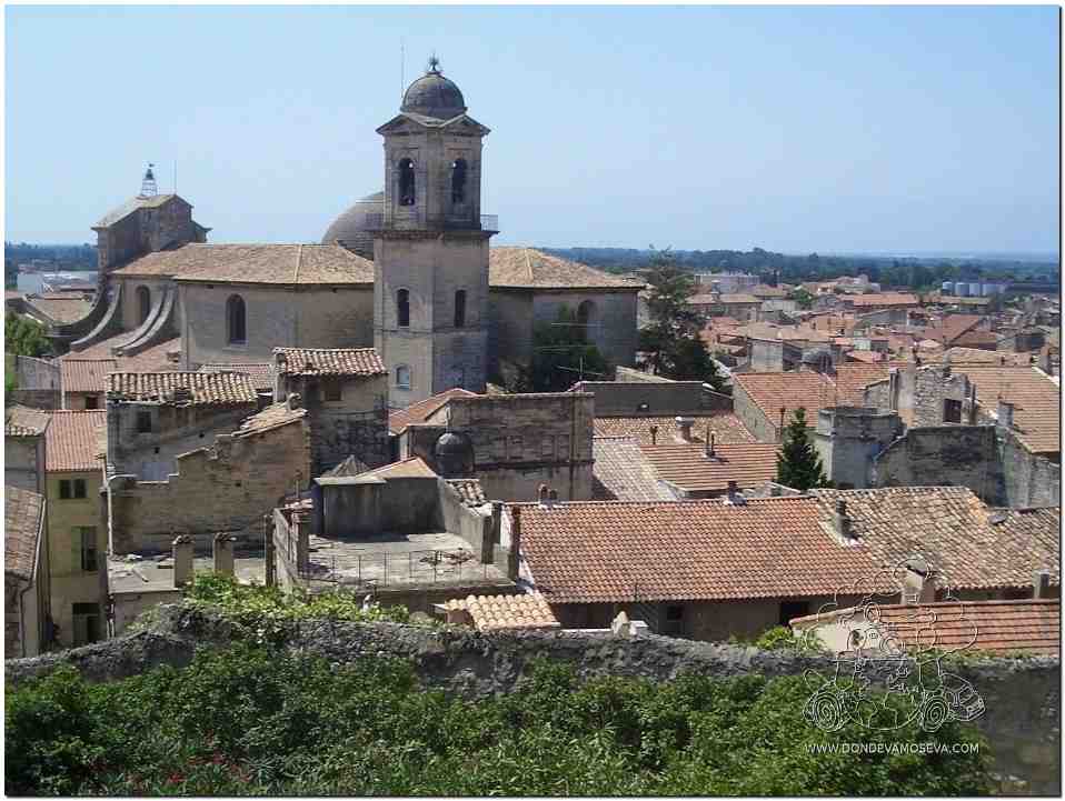 Localidad de Beaucaire, donde comienza oficialmente el Canal du Rhône