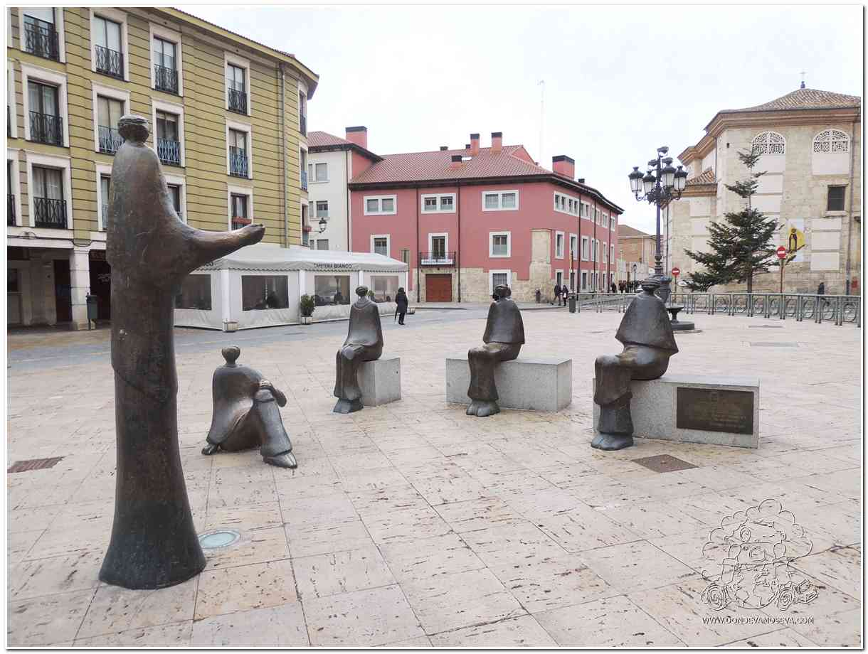 Plaza de San Pablo con el monumento al Studium Generale de Palencia