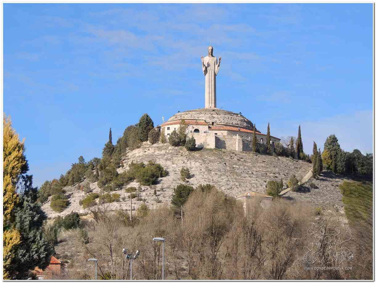 Vista del Cristo del Otero y panorámica de la ciudad de Palencia