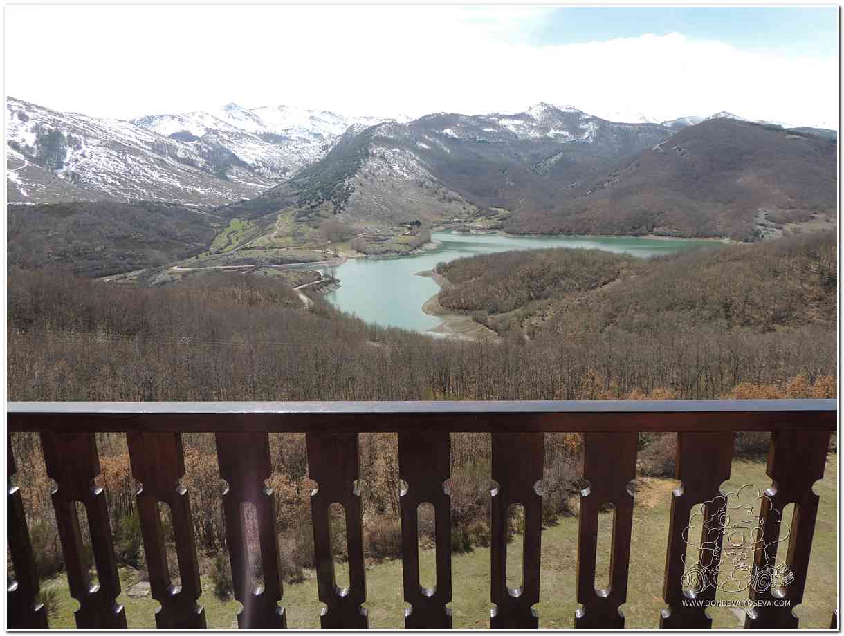 Vista de Cervera de Pisuerga y la Montaña Palentina en Palencia