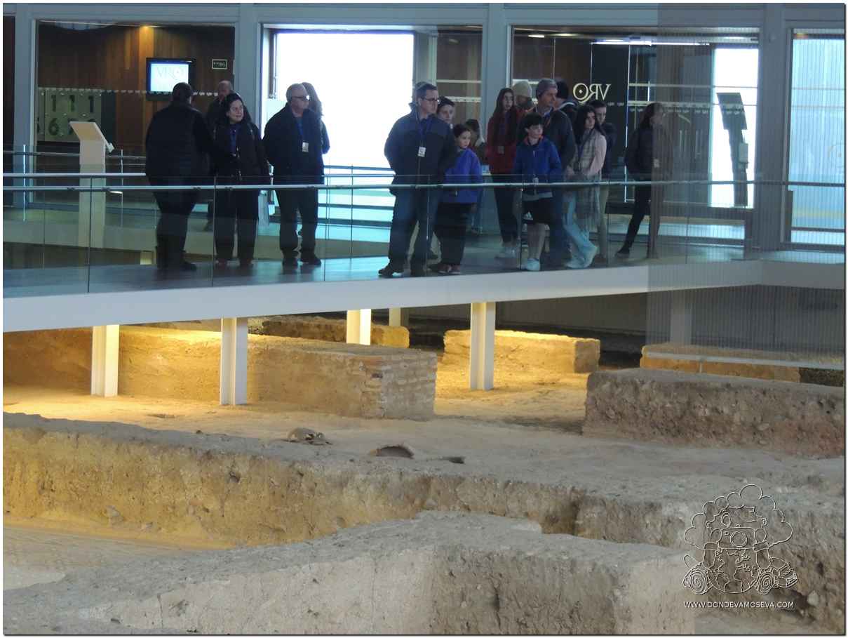 Pasarela elevada para recorrer la Villa Romana La Olmeda
