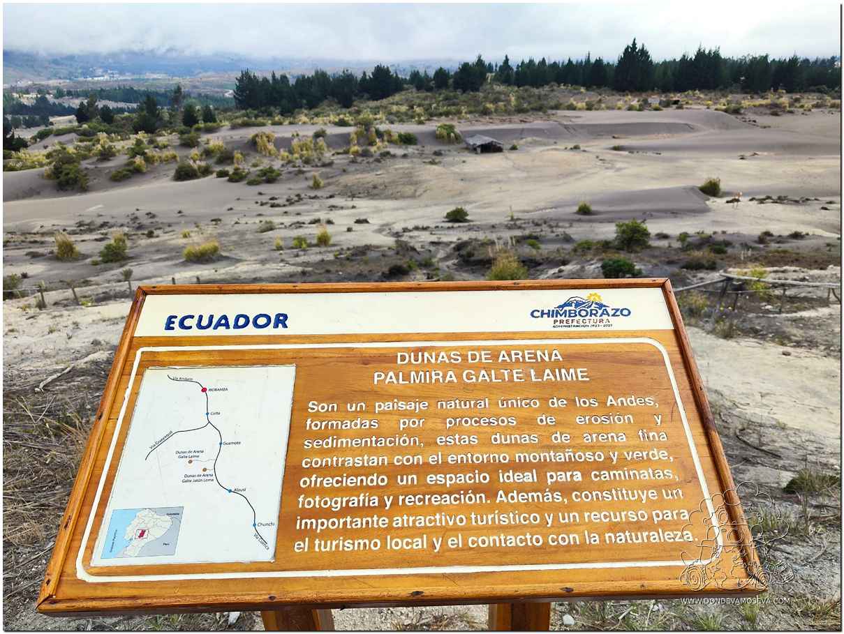 Desierto de Palmira con arena negra en los Andes de Ecuador