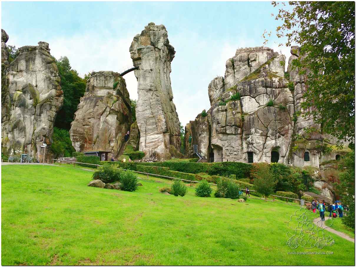 Formaciones rocosas de Externsteine en el bosque de Teutoburgo, Alemania