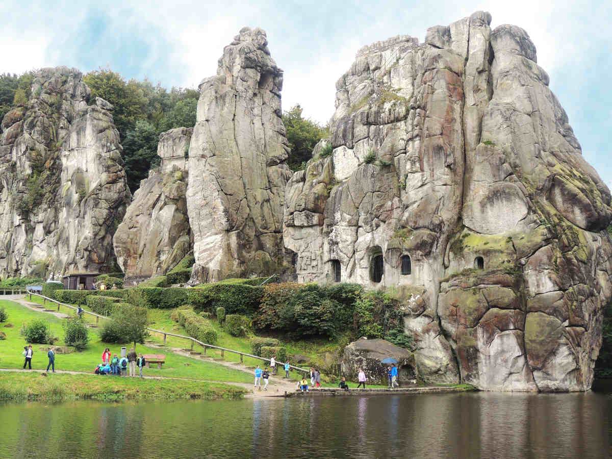 Formaciones rocosas de Externsteine en el bosque de Teutoburgo, Alemania