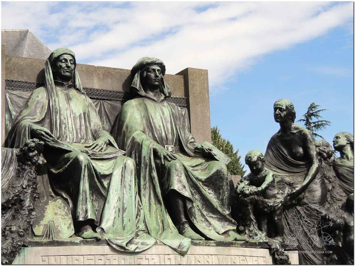 Monumento a los hermanos Van Eyck en Gante, Flandes, Bélgica
